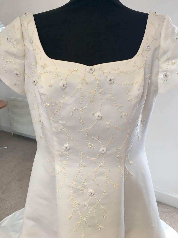 Amanda Wyatt Bridal Wear - Serena Style Wedding Dress Ivory Size 18