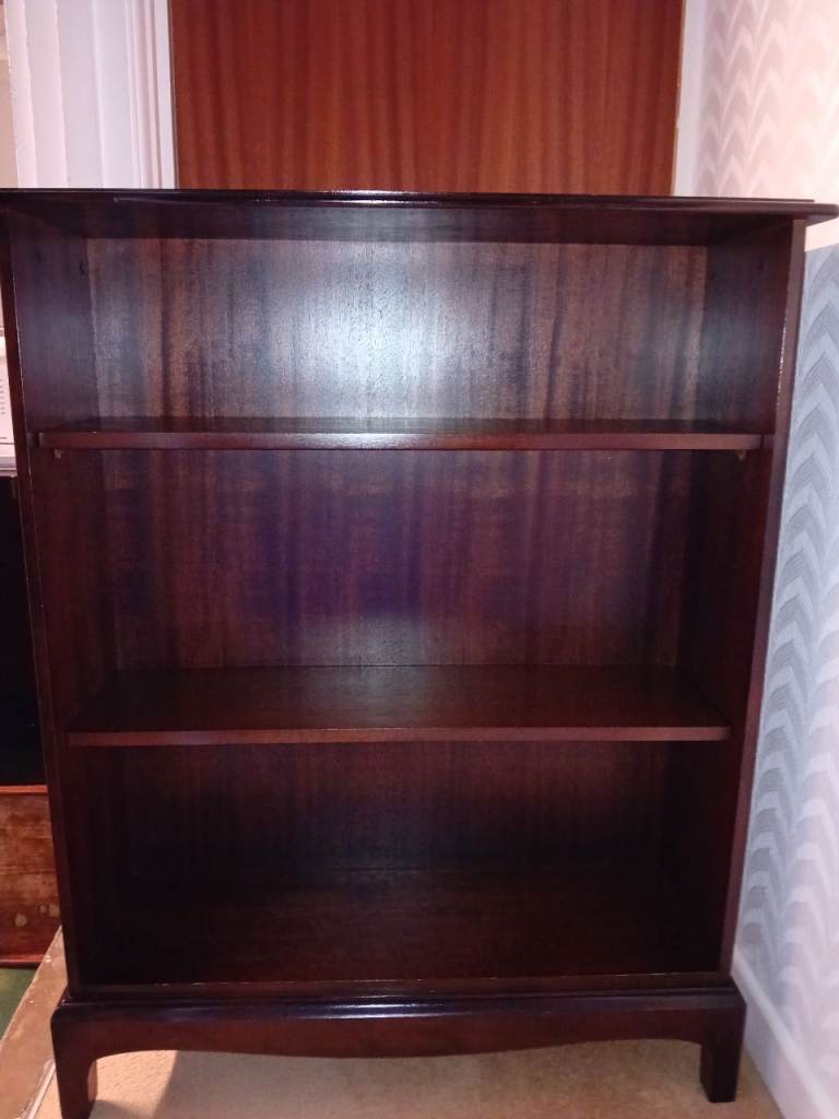 Stag Small Bookcase – Dark Wood, Good Condition