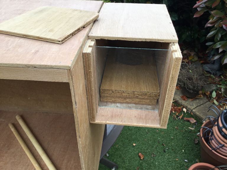 Twin budgie breeding box