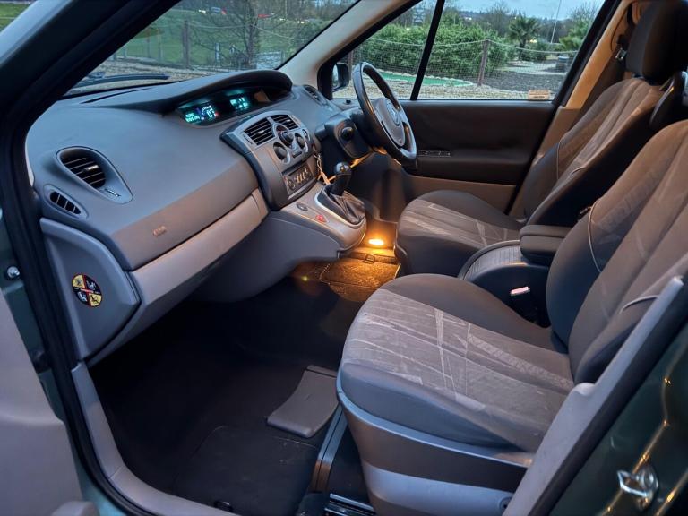 2005 Renault Megane 1.6 VVT Dynamique 5dr Auto MPV PETROL Automatic