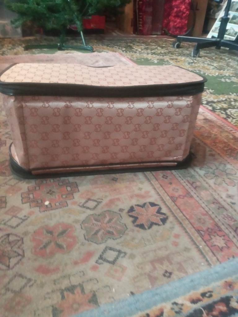 MEDIUM SIZED PET CARRIER 