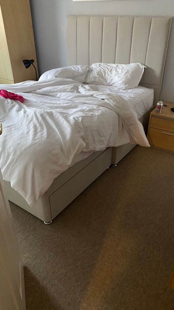 Large bedroom to rent