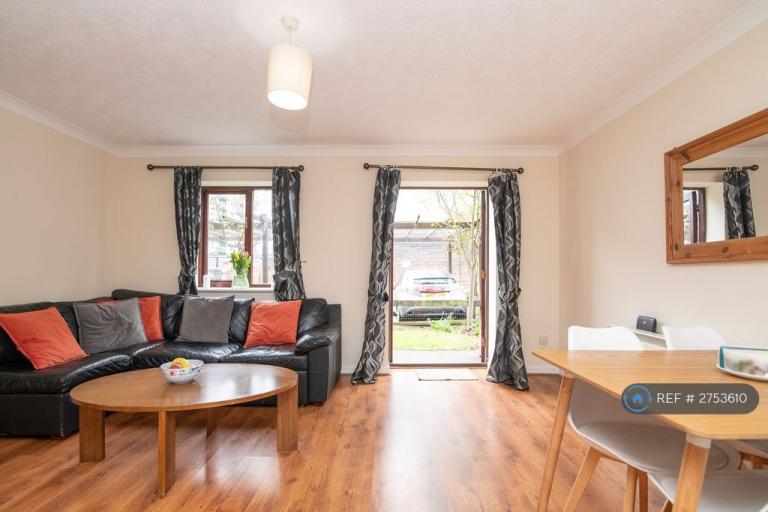 3 bedroom flat in Kings Court, Birmingham, B1 (3 bed) (#2753610)