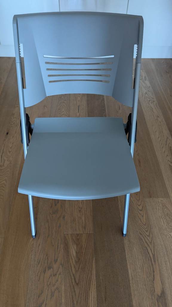 🪑 4 x DESIGNER CHAIRS (2 foldable grey chairs are by MMOU)