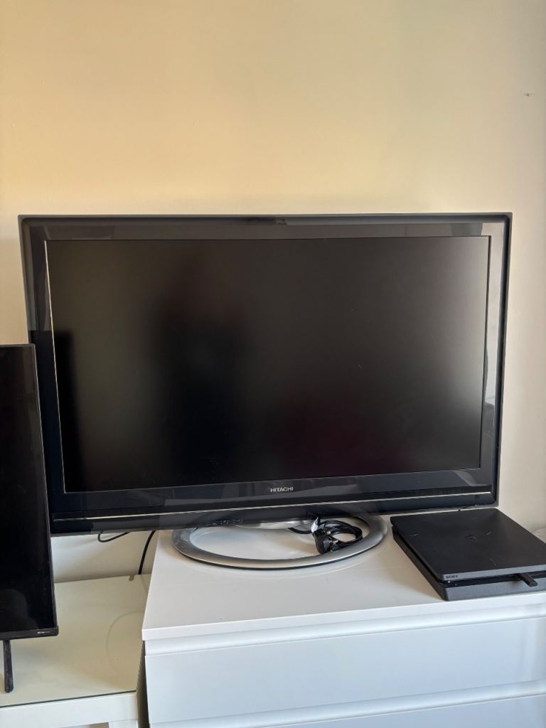 Hitachi Flat Screen TV – Good Condition