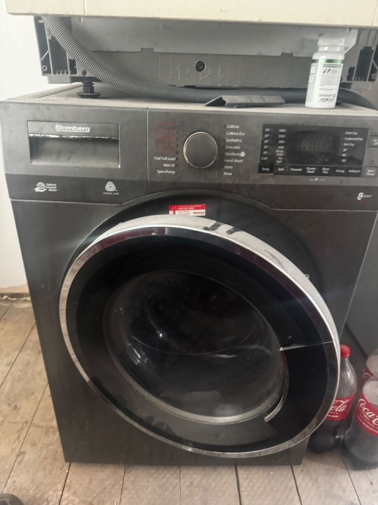 Washing machine (washer dryer)