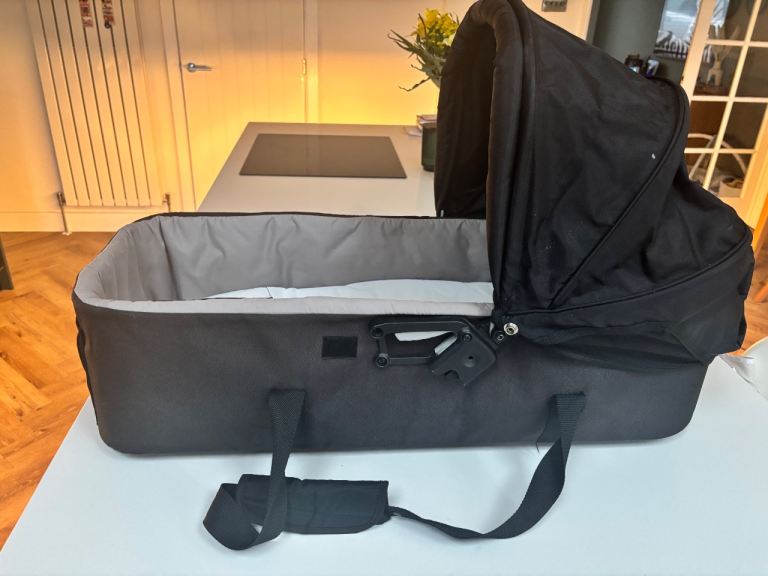 Baby-jogger bassinet/carrycot