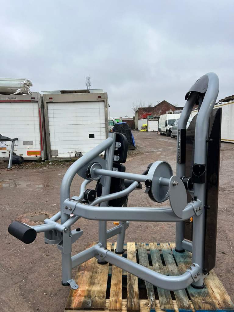 Matrix G3 Seated Dip – Commercial Gym Equipment   Delivery £100