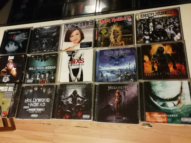 Excellent condition Cds good artists 