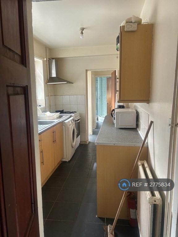3 bedroom house in Tudor Road, Leicester, LE3 (3 bed) (#2775834)