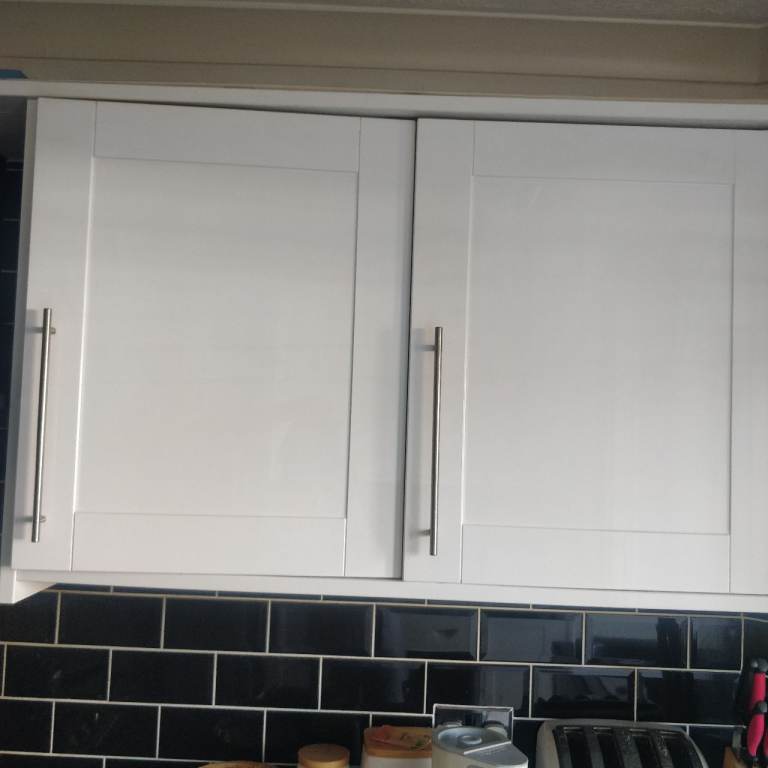 KITCHEN UNIT DOORS & DRAWS GLOSS WHITE IN EXCELLENT CONDITION NO HANDLES