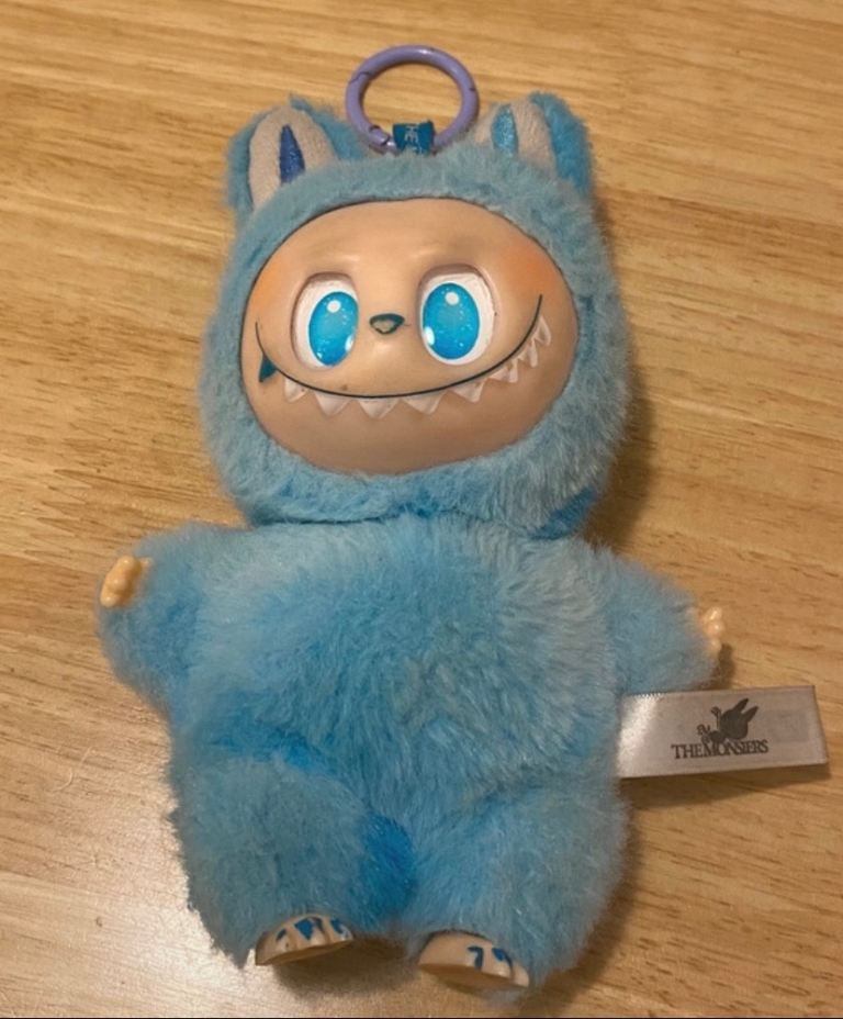 Pop mart  Labubu “Hope” – Big into Energy Vinyl Plush Pendant