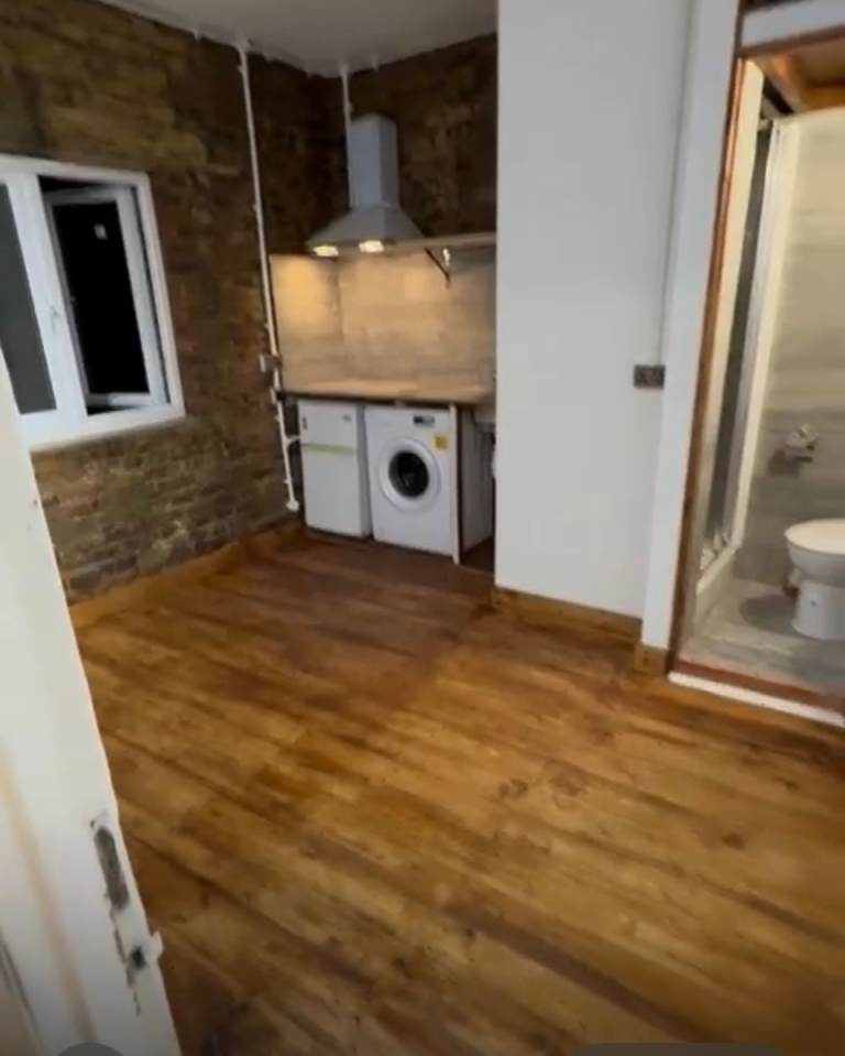 Self-Contained Studio Flat to Rent in Vanston Place, SW6 1AX - Bills included