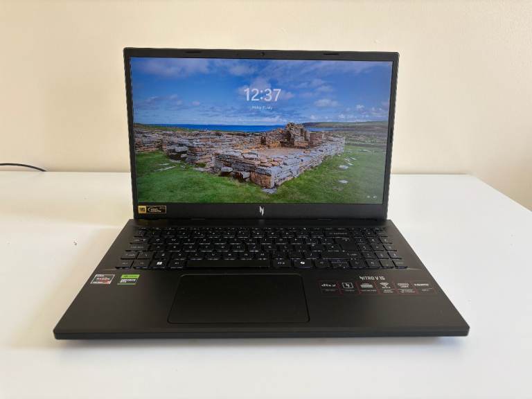 Acer Nitro V 15 Gaming Laptop – RTX 4060 – Ryzen 7 – 16GB – 512GB – 180Hz