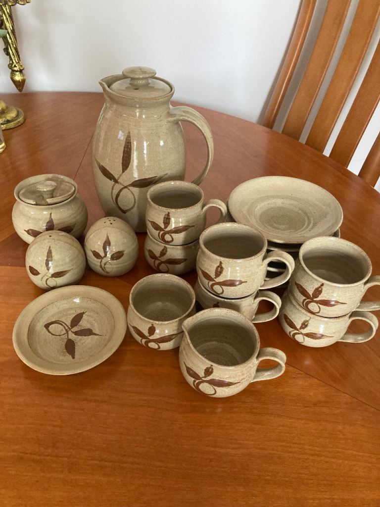 Ceramic Coffee Set with Leaf Design – Good Condition