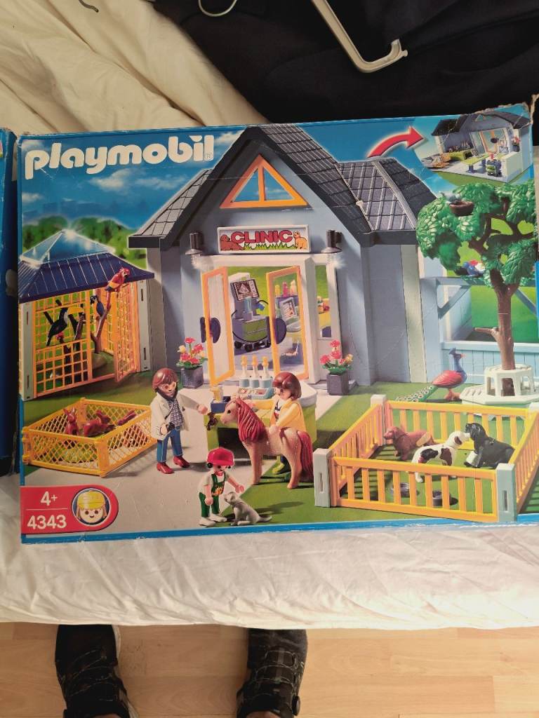 Playmobil Vets Clinic, Water Park with Motorhome and Trailer