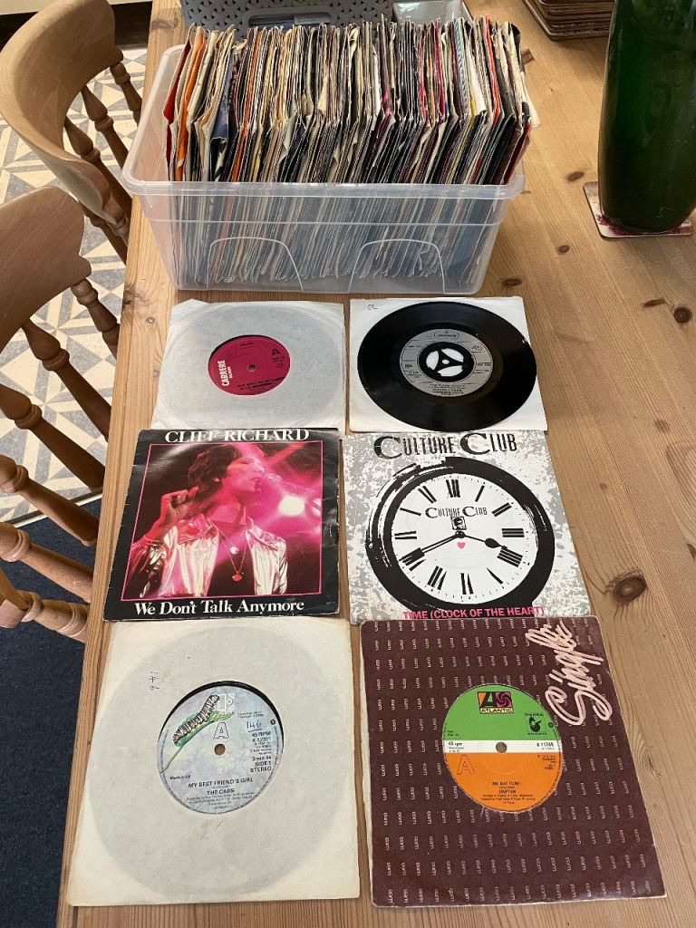 Vinyls 45 s / six records each sale .
