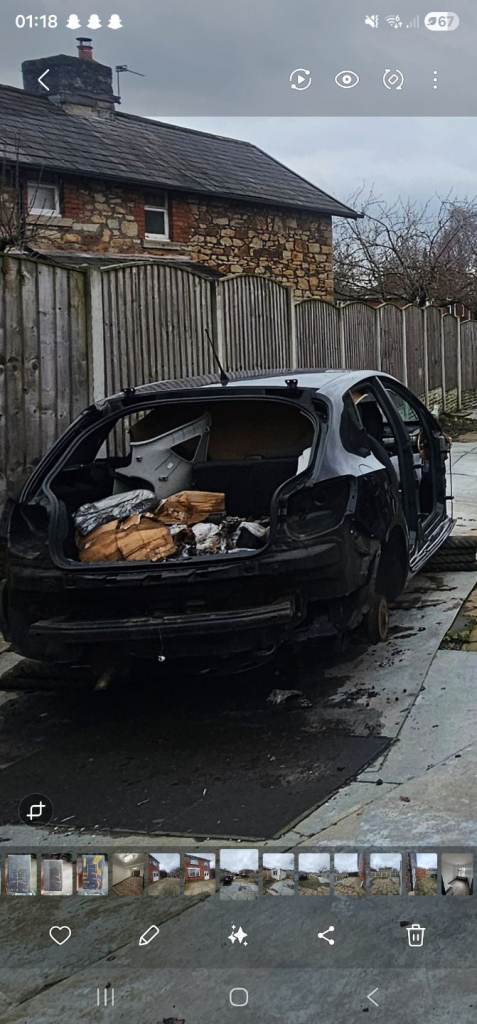 2x Scrap Vehicle Shells – Spares or Scrap – Bolton – Collection Only