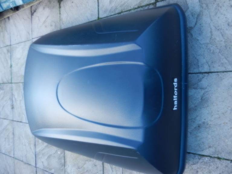 ROOF BOX WITH ROOF BARS