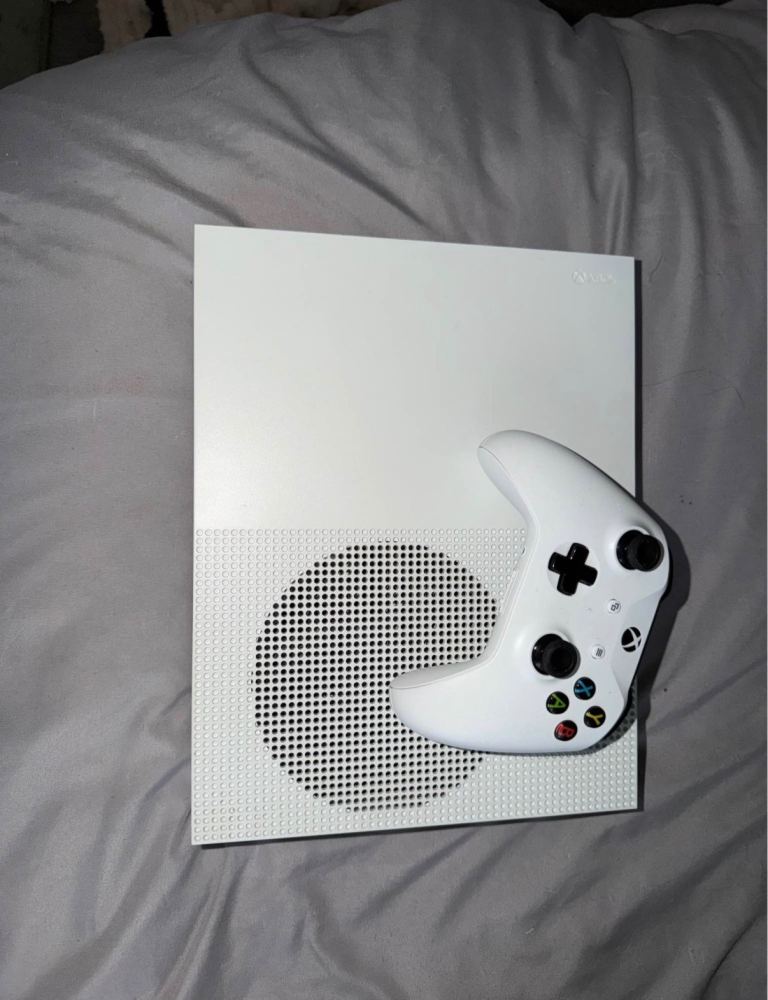 Xbox one S SW + GP + Live 
