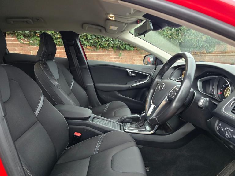 2017 Volvo V40 T2 [122] Momentum 5dr Geartronic HATCHBACK Petrol Automatic