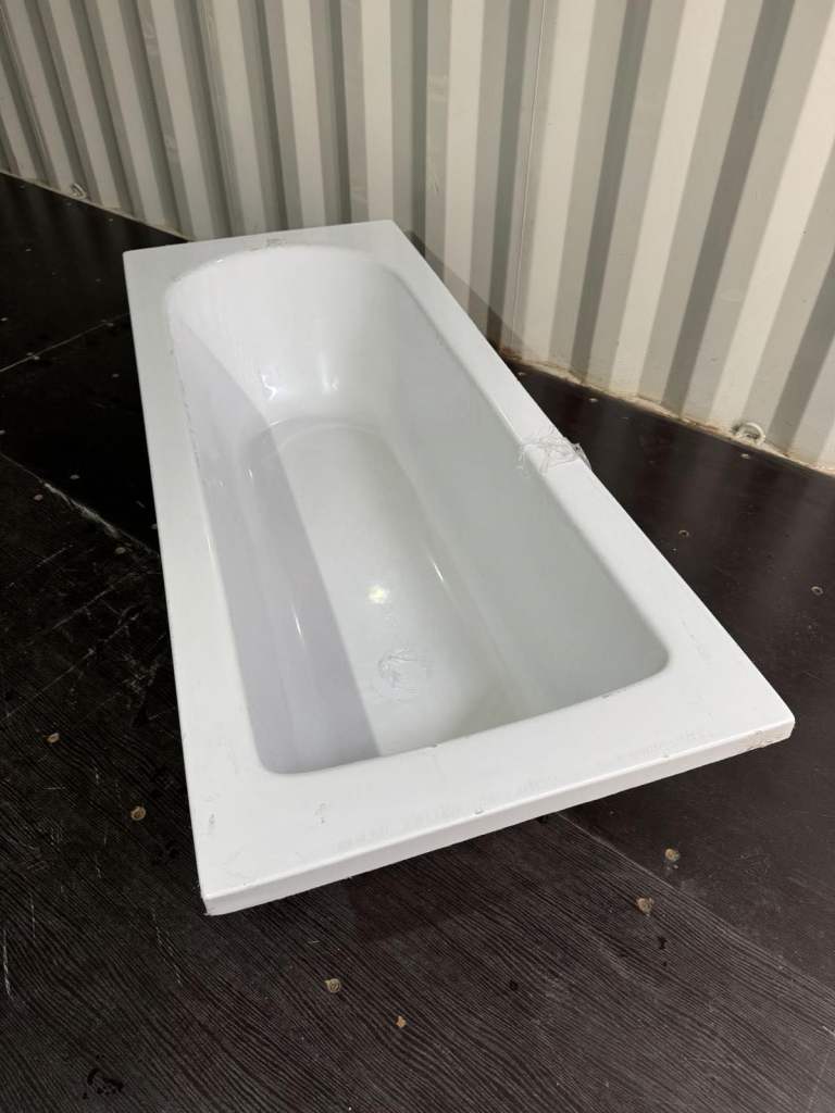 Round Single Ended Bath