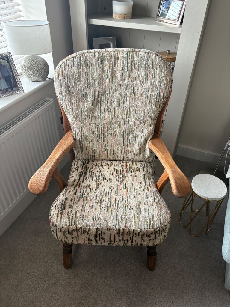 Shabby chic Restored chair and new upholstery, looks very trendy !