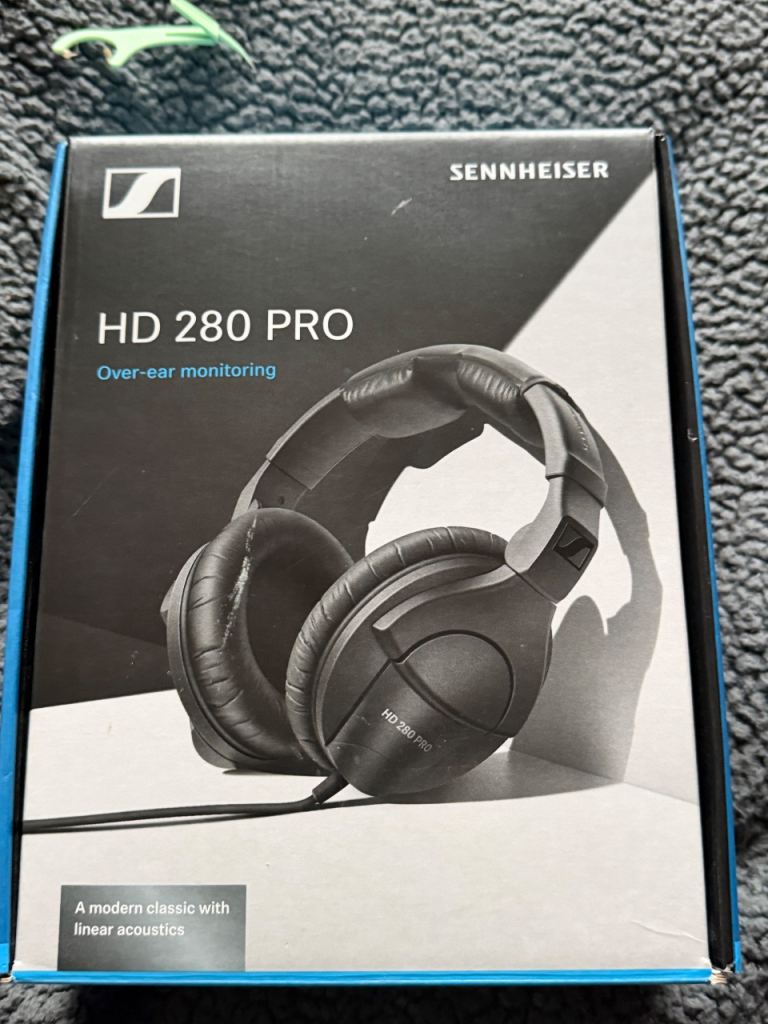 Sennheiser had 280 pro headphones 