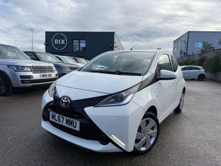 2017 Toyota AYGO 1.0 VVT-i x-play Hatchback 5dr Petrol x-shift Euro 6 (68 ps) 6 SERVICES Hatchbac...