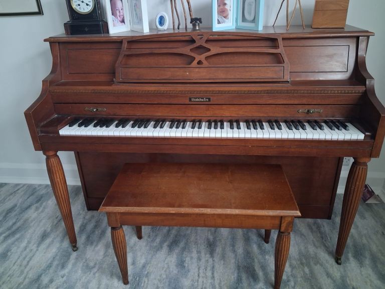 Baldwin Upright Piano with Bench – Good Condition