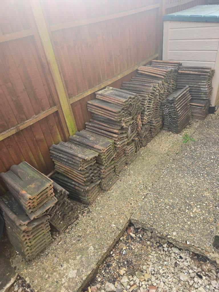 Reclaimed Roof Tiles - approx 175. DELIVERY AVAILABLE!