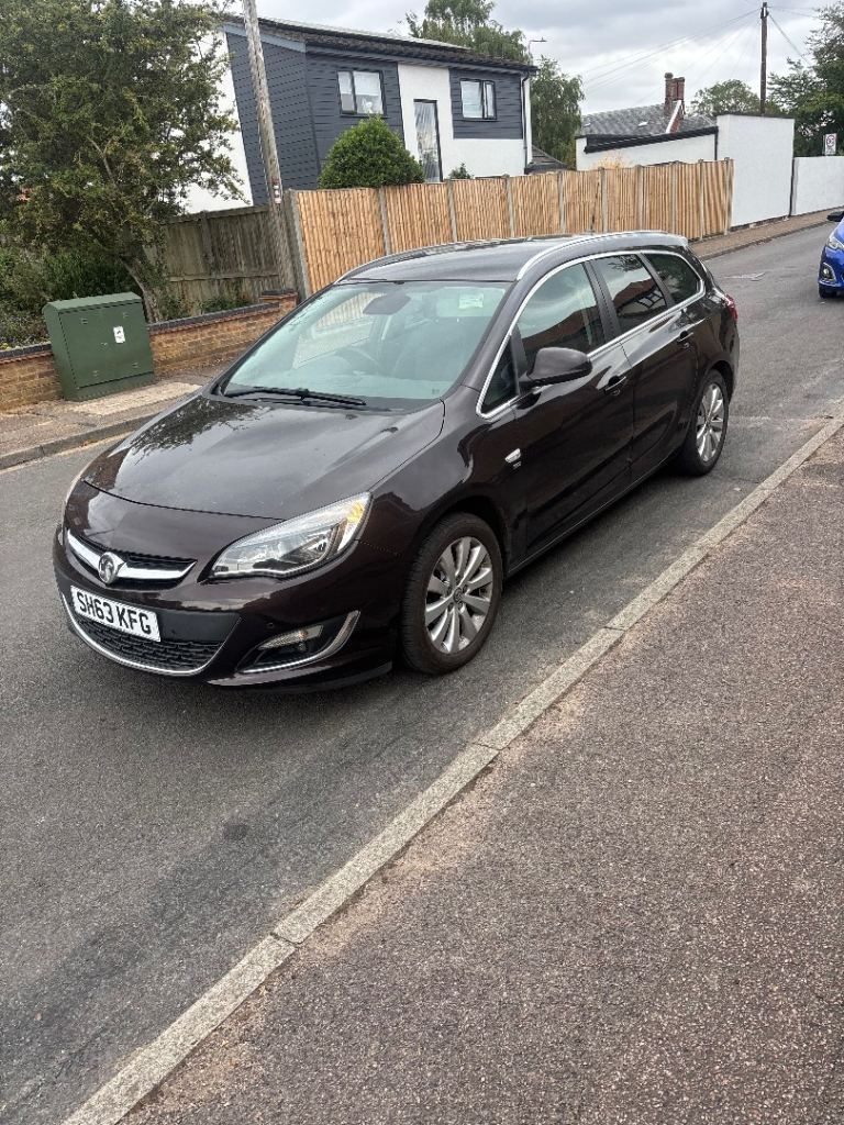 Vauxhall, ASTRA, Estate, 2013, Manual, 1956 (cc), 5 doors