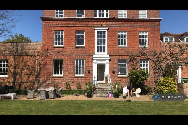 2 bedroom flat in Wardes Moat, Maidstone, ME18 (2 bed) (#2846197)