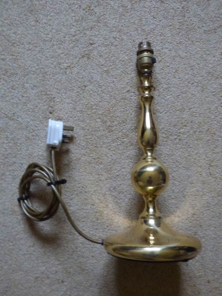 Quality traditional style brass table lamp