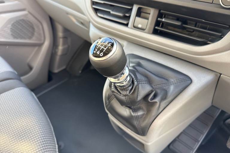 2025 Volkswagen Transporter 2.0 TDI T28 Commerce Pro FWD SWB Euro 6 (s/s) 5dr Van DIESEL Manual