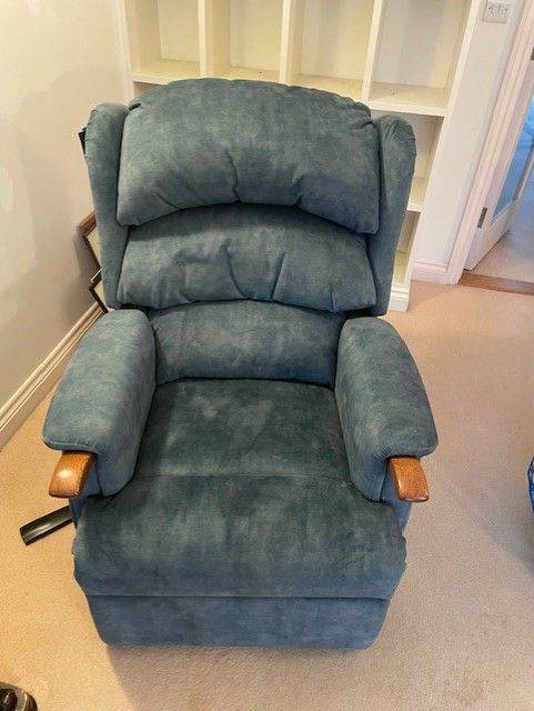 Green HSL Riser- Recliner Arm Chair