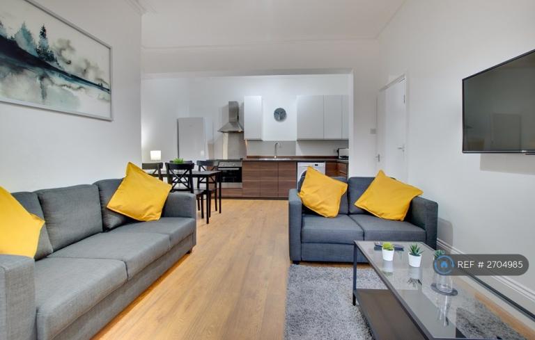 3 bedroom flat in Grantham Road, Newcastle Upon Tyne, NE2 (3 bed) (#2704985)