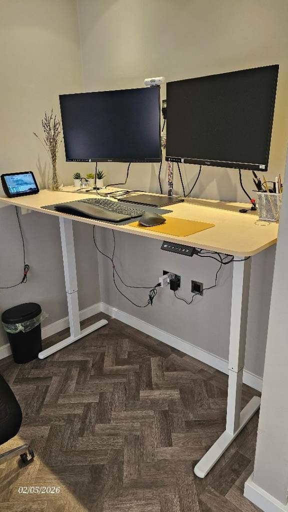 JUMMICO 160x70cm Electric Standing Desk with USB Charging Height Adjustable Desk