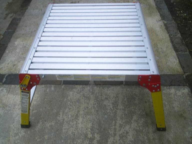 Deligo Fibgreglass FLP600  Hop-up Platform Step Ladder (60X60x48cm)