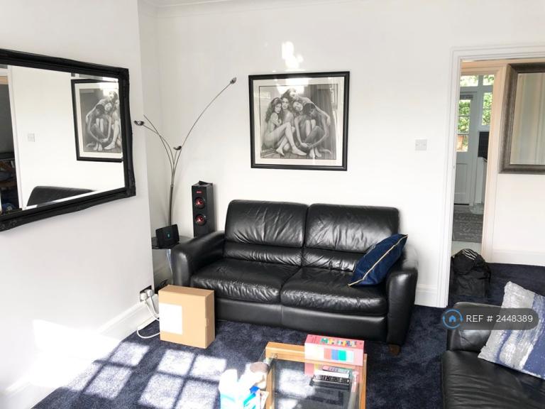 3 bedroom flat in London, London, W5 (3 bed) (#2448389)