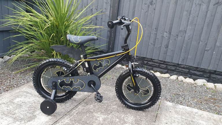 Batman Kids Bike with Stabilisers – Excellent Condition