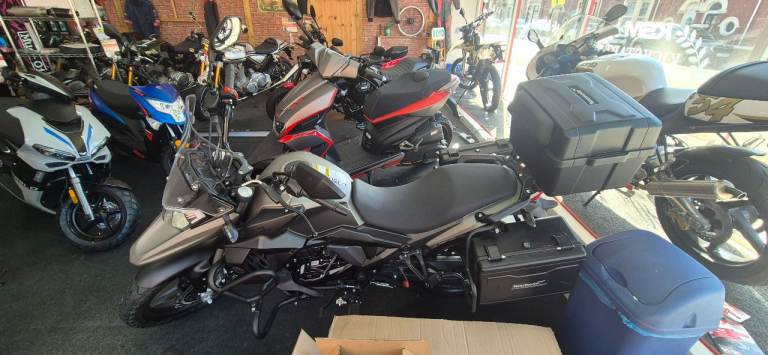 Lexmoto, RX, 2026, 124 (cc)