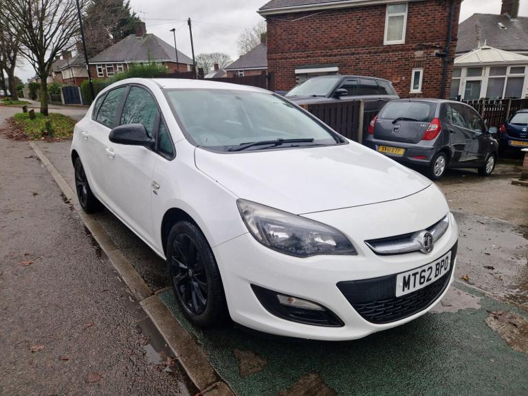 2012 Vauxhall Astra 1.6i 16V Active 5dr HATCHBACK Petrol Manual