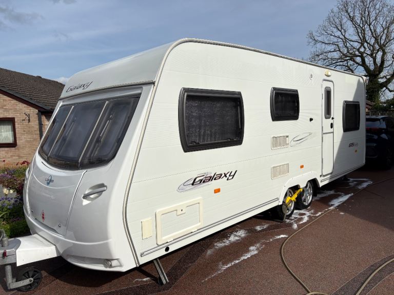 Lunar Galaxy 615 Caravan
