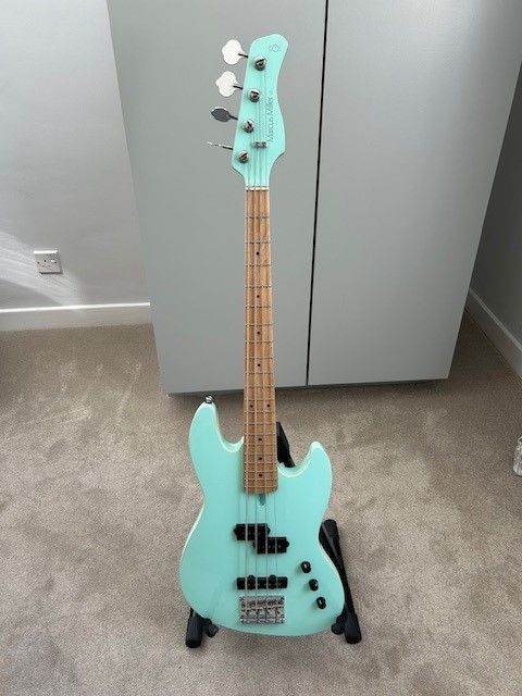 Marcus Miller Sire U5 short scale bass