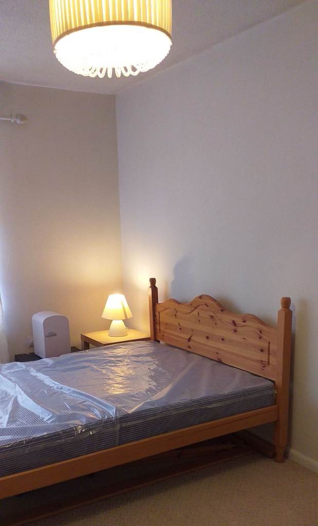 Rent-£600 incl. bills 1 bedroom, 2 bedrooms or 3 bedrooms, for single or family + children, House