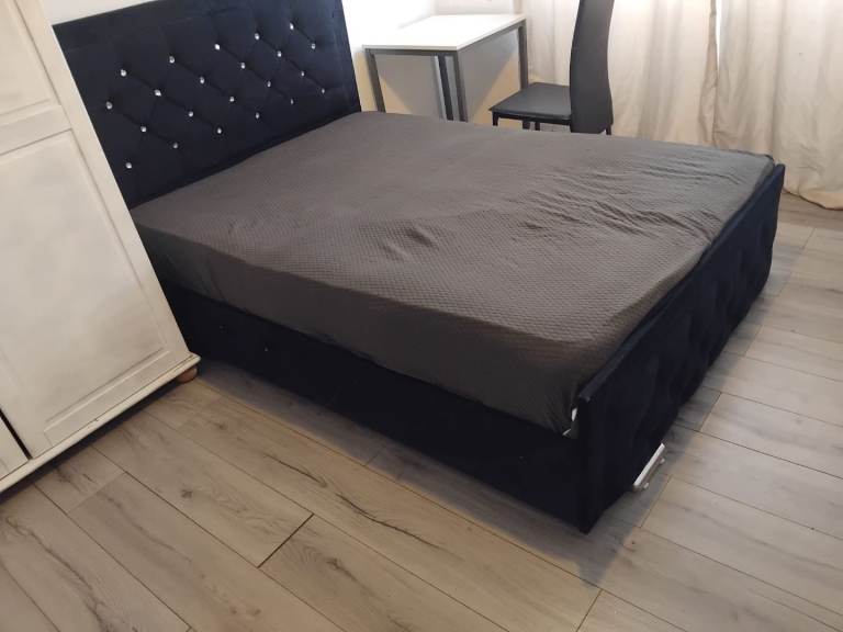 Private rooms in a shared house 