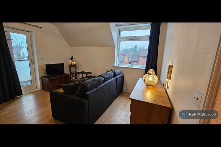 1 bedroom flat in Middlepark Drive, Northfield, Birmingham, B31 (1 bed) (#2937588)
