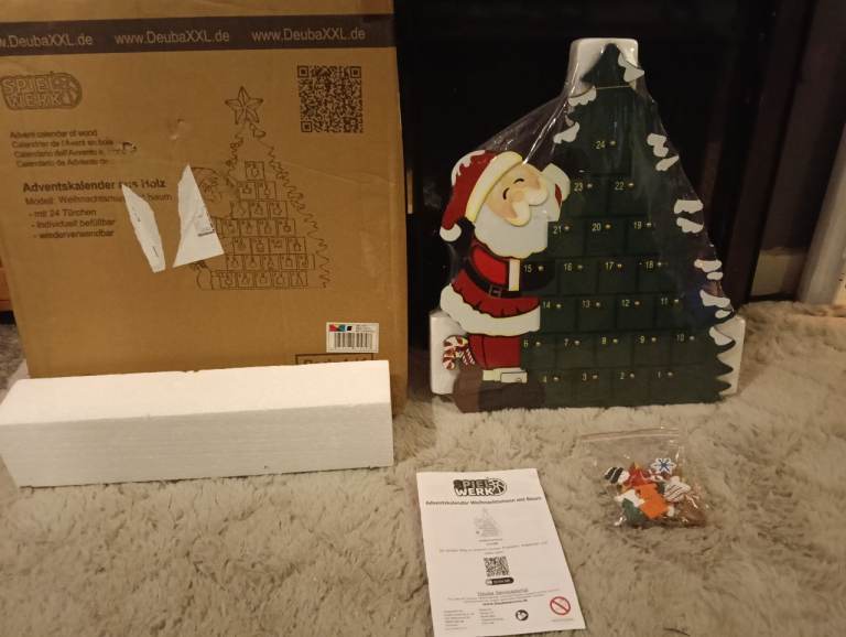 Lovely Christmas tree count down calendar 