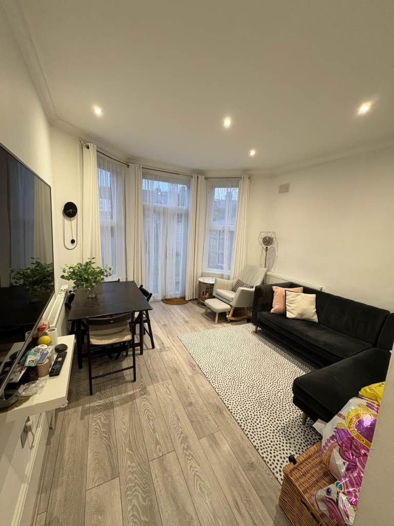 THE BEST 2 BED GARDEN PROPERTY WITH OWN ENTRANCE N22 HAS TO OFFER! ARCADIAN GARDENS N22 5AG